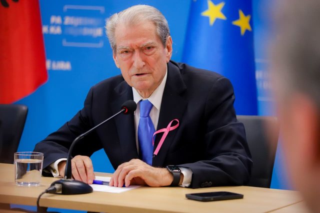 ‘As i penduar, as i pafajshëm’, Berisha komenton seancën e Veliajt në Kushtetuese: Mbështesim arrestimin e tij, por…