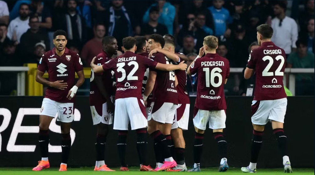 Asllani dhe Torino surprizojnë Napolin, Conte “tërbohet” në fund (video)