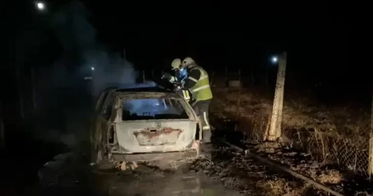 Automjeti me 2 automatikë u gjet i djegur në Tapizë, u përdorën për të qëlluar Qazim Kukën