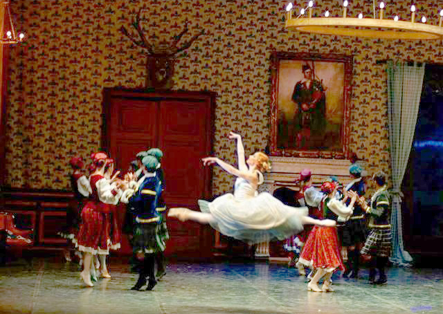 Baleti romantik “La Sylphide”, që sjell atmosferën skoceze në nëntor në skenë