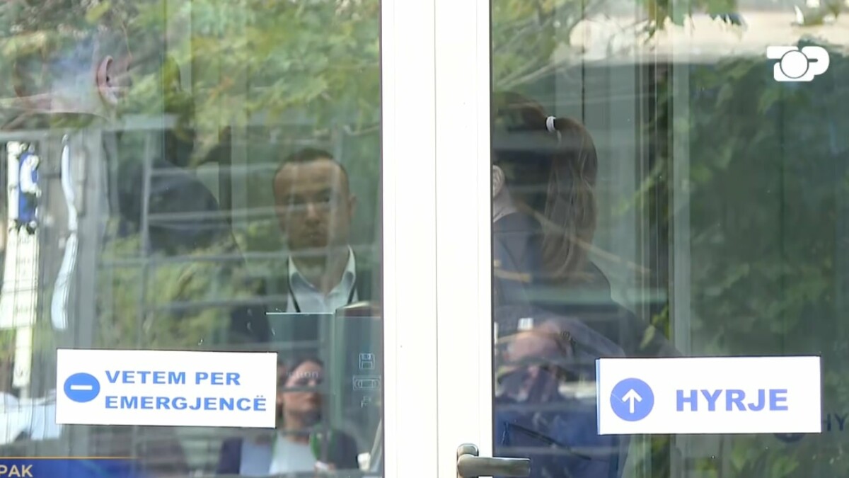 Balluku trembet nga thirrja e SPAK, dërgon të motrën avokate të njihet me akuzat