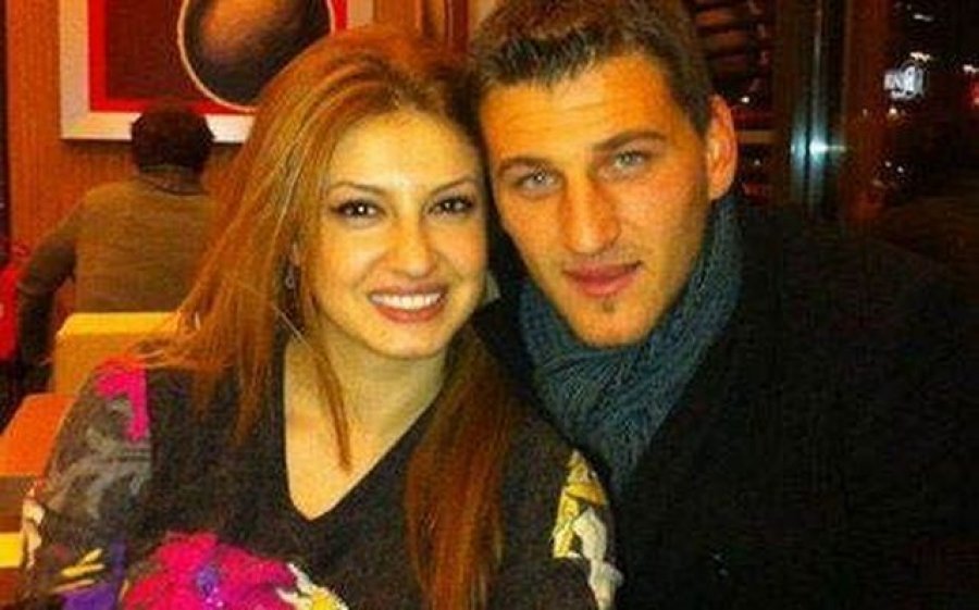 Bashkëshortja e Alban Hoxhës humbi jetën pas lindjes, prokuroria jep pretencën për mjekët