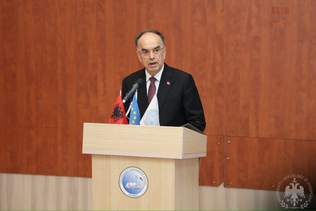 Begaj uron çeljen e vitit të ri akademik: Arsimi i lartë, çelësi për të kuptuar botën