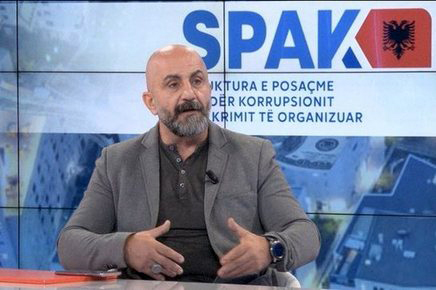 Behgjet Pacolli thyen heshtjen dhe hap letrat, biznesmeni tregon se kush kërkon t’i marrë aksionet e aeroportit të…