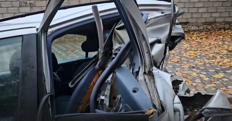 ‘Benzi’ i parkuar gjendet i shkatërruar në Kukës, autori largohet nga vendngjarja