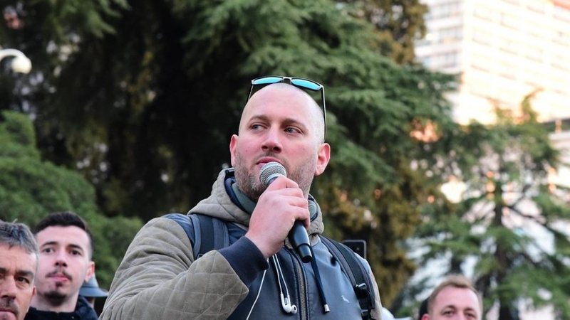 Berisha e mbështeti, reagon Binaj: Unë nuk jam politikan, kjo garë është për ju!