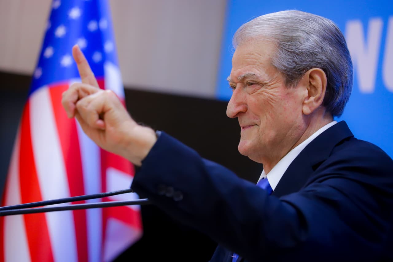 Berisha: Gati të ulem me Ramën. Kreu i PD është i hapur të bisedojë me kryeministrin për ndryshimet kushtetuese