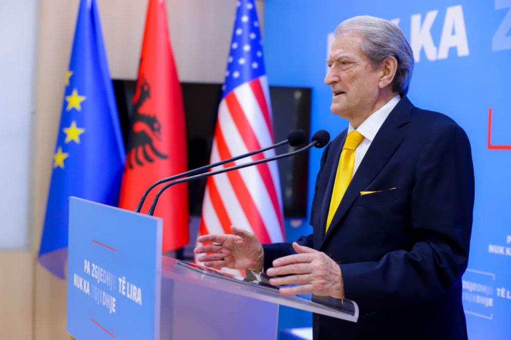 Berisha: PD tani është në sulm, mbështetja e kandidatit të pavarur Florian Binaj tregues i hapjes së partisë