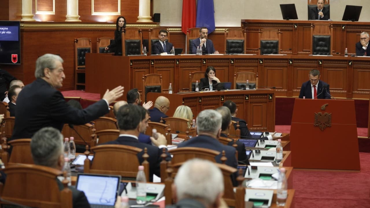Berisha përplaset me kreun e SPAK në Kuvend: Lexo pyetjen, pastaj përgjigju, hajde…