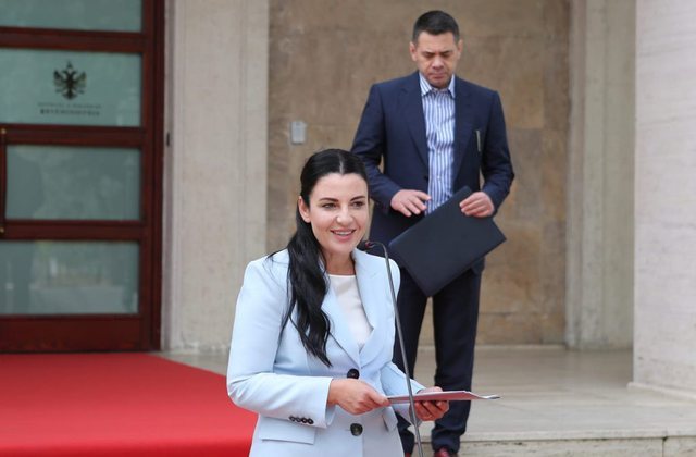 Berisha publikon rrëfimin e Ahmetajt: Balluku, “plaçkitësja më e madhe e shtetit” (VIDEO)