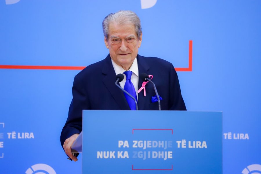 Berisha: Reformën e bënë Vlahutin e Donald Lu, njerëzit më të korruptuar që shkelën në Shqipëri. Nga regjistri i pronave janë shkulur 13 mijë fletë