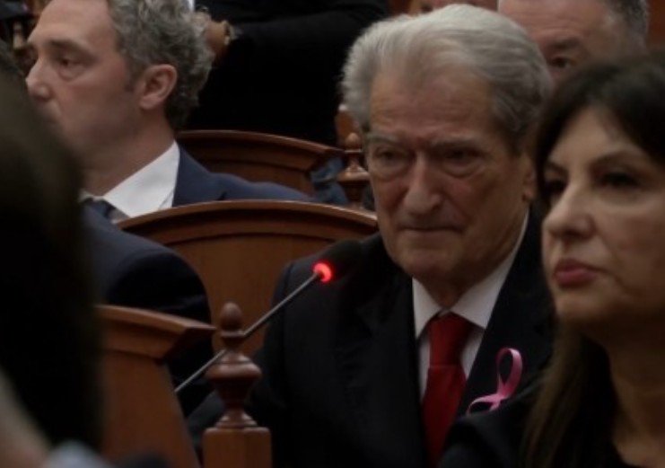 Berisha sqaron pse PD votoi pro ngritjes së dy Komisioneve të Posaçme