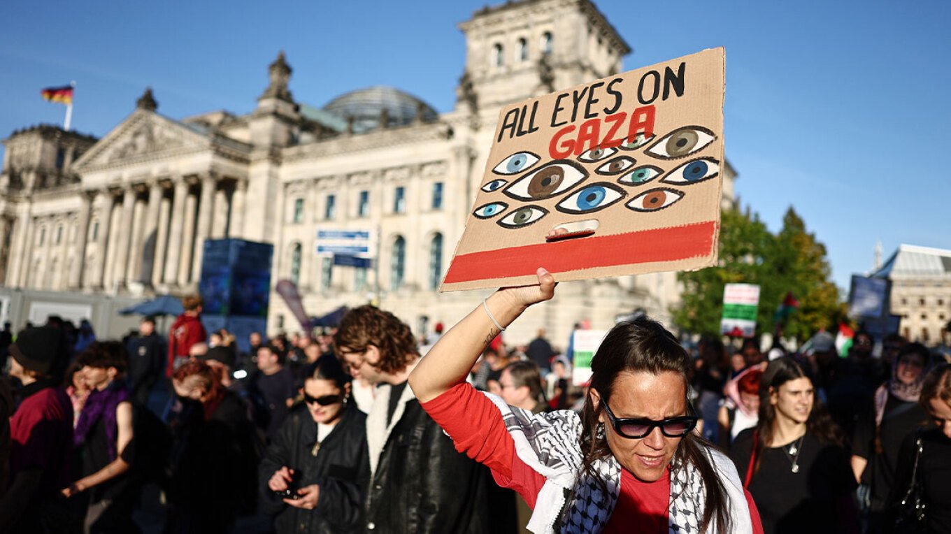 Berlin, policia ndalon protestën pro-Palestinë në përvjetorin e sulmit të Hamasit ndaj Izraelit