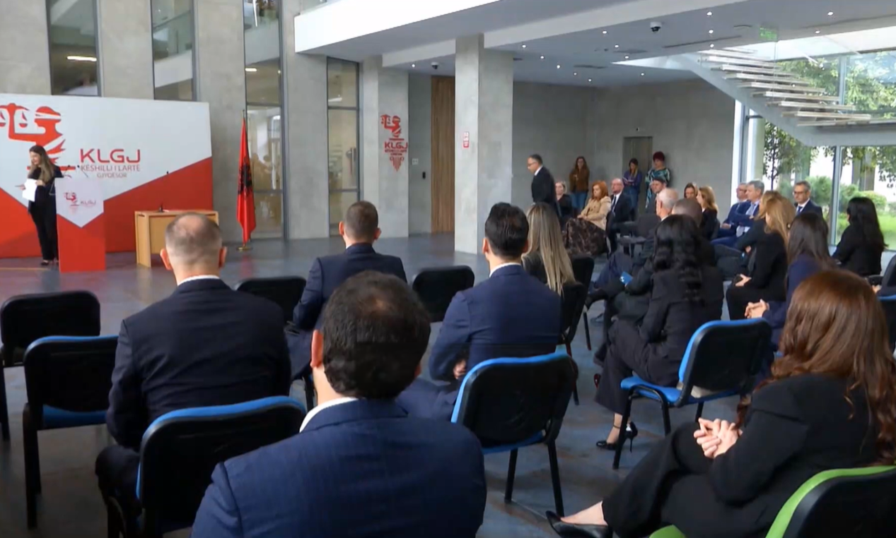 Betohen 42 gjyqtarë të rinj, kreu i KLGJ: Nëse keni integritet, misoni është përmbushur
