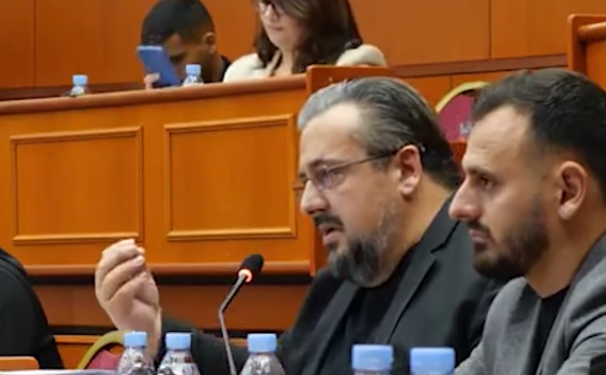 Bllokimi i monopatinave, debate në Këshillin Bashkiak të Tiranës/ Opozita: T’i jepet zgjidhje qytetarëve, investuan për t’i blerë