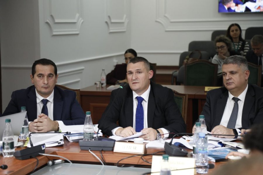 Blushi i dorëzon Dumanit shkresat me firmë të Ramës, Agaçit dhe Veliaj: Ja ku i ke provat. Pse nuk i heton?