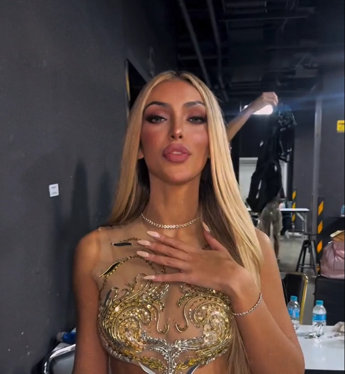 Brikena Selmani i kthen përgjigje kritikëve me humor: Nuk i di katër, por gjashtë gjuhë