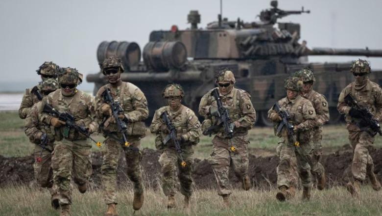 Britania vendos trupa në Gaza – lëvizje për paqe apo presion nga SHBA?