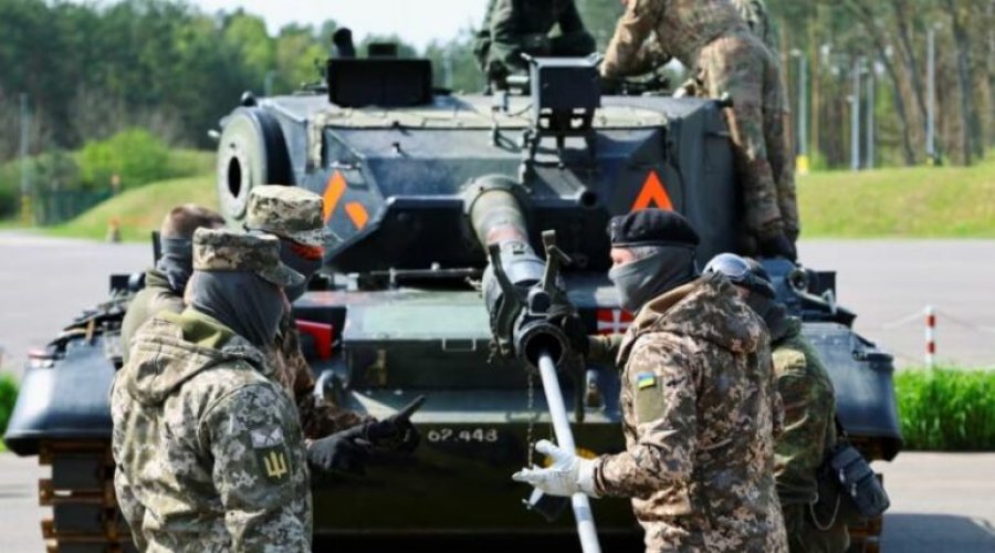 Brukseli hap rrugën për trupa në Ukrainë: BE gati të trajnojë ushtarë ukrainas në vend, nëse nis armëpushimi