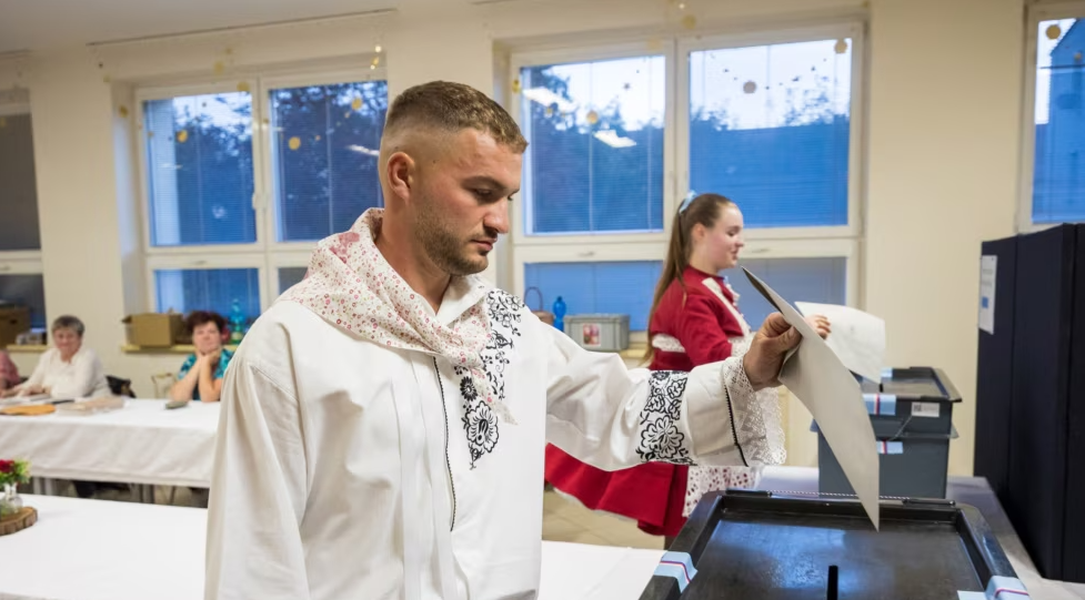 Çekët votojnë në ditën e dytë të zgjedhjeve