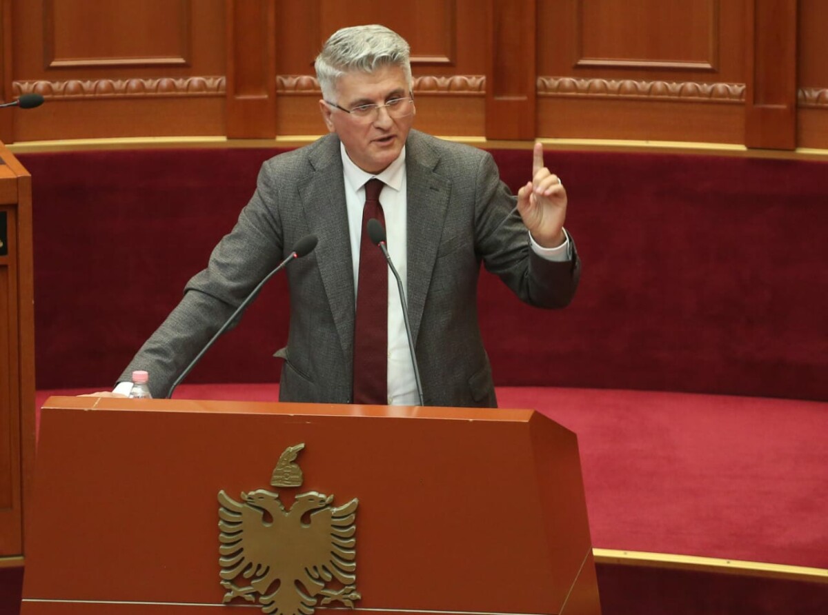 “Dekreti për Tiranën, një faqe e zezë në kronikën e kapjes së shtetit”, Gjekmarkaj ‘shpërthen’ ashpër: Tirana meriton..