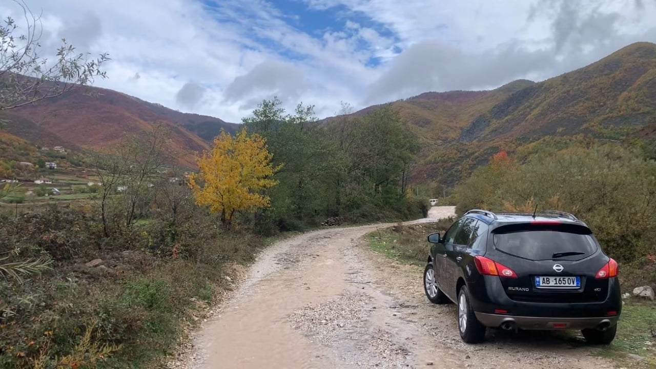 Dëme nga reshjet e shiut në Bulqizë, përmbytet rruga në “Zallin e Thatë”, bllokohen për orë të tëra fshatrat Kokërdhak dhe Koçaj