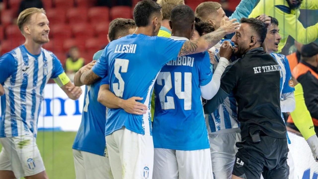 Derbi i parë i sezonit është bardheblu, Tirana dominon me tre gola Partizanin dhe e parakalon në zonën e ftohtë të renditjes