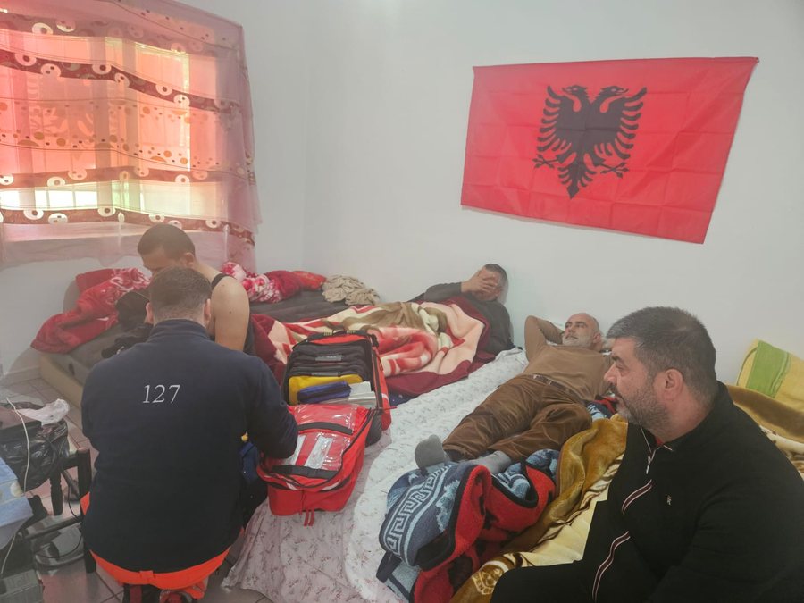 DETAJE / Përkeqësohet gjendja shëndetësore e dy naftëtarëve grevistë në Fier