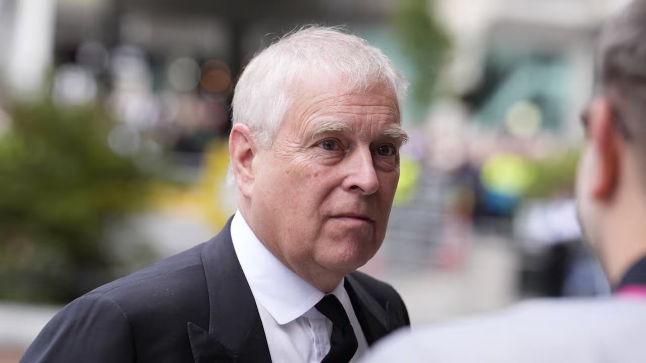 Detaje të reja nga skandali i Princit Andrew, historiani zbulon: Ftoi 40 prostituta në hotelin e tij me 5 yje