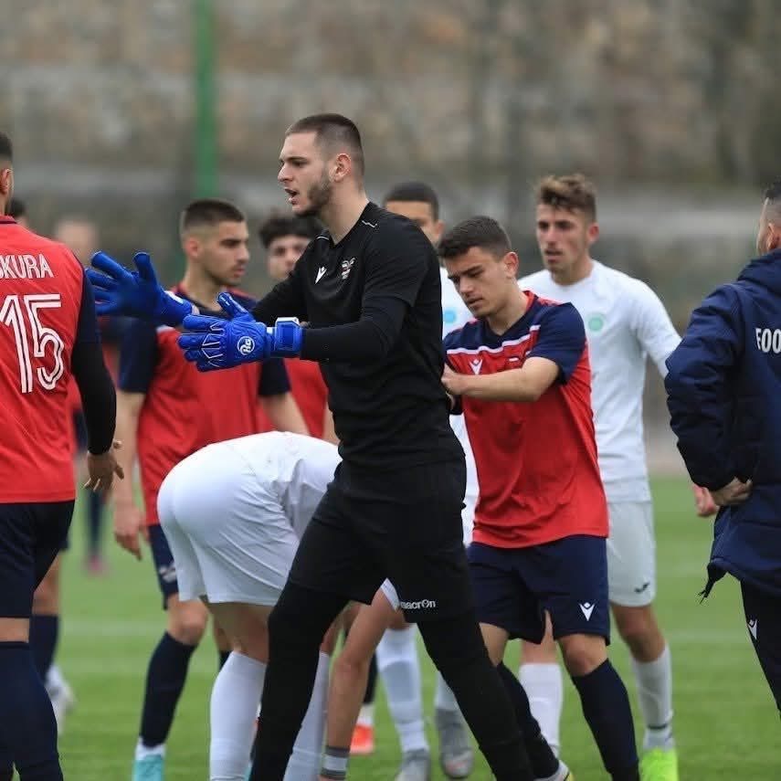 Dhunoi një punonjës të policisë, pezullim i gjatë për portierin e Tërbunit