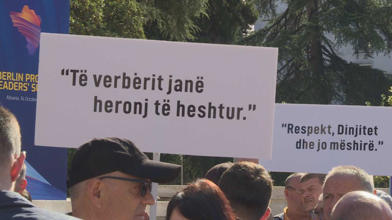 Dita Botërore e Shkopit të Bardhë/ Të verbrit kërkojnë dinjitet, shteti mbyll sytë