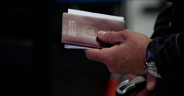 Dokumente false për kriminelë: Britania sanksionon rrjetin nga Kosova