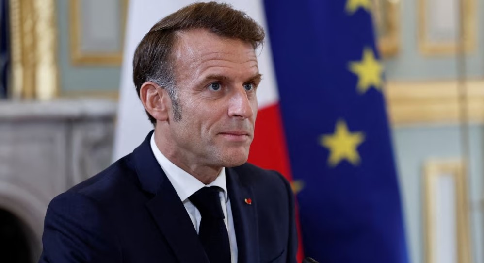 Dorëhiqet kryeministri i Francës, Macron i jep dy ditë kohë që të shpëtojë Qeverinë