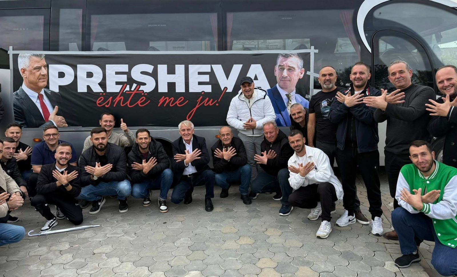 “Drejtësia ka emër”/ Protesta në mbështetje të liderëve të UÇK, qindra shqiptarë nga Kosova ‘pushtojnë’ sot Tiranën (Pamjet)