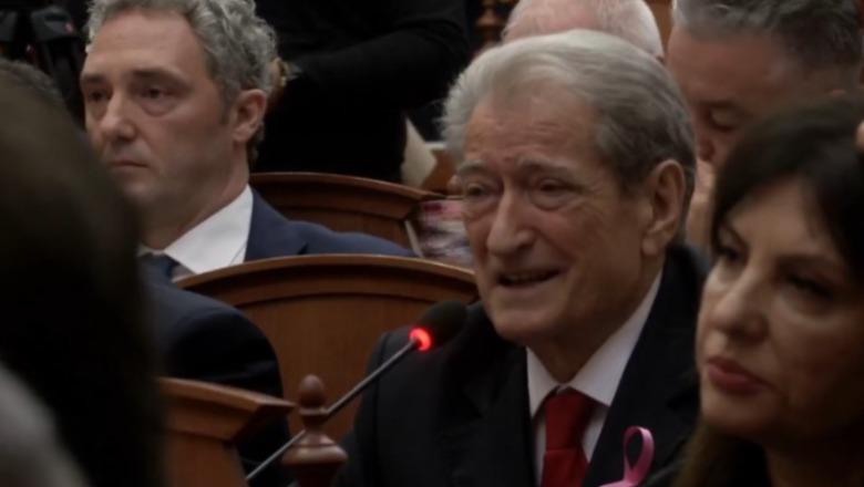 Drejtësia në Kuvend/ “Lejoni pyetjet, Berisha: Kanë frikë se do i pyes për bisedat me Mario Çelën e kostumet e Altin Hajrit