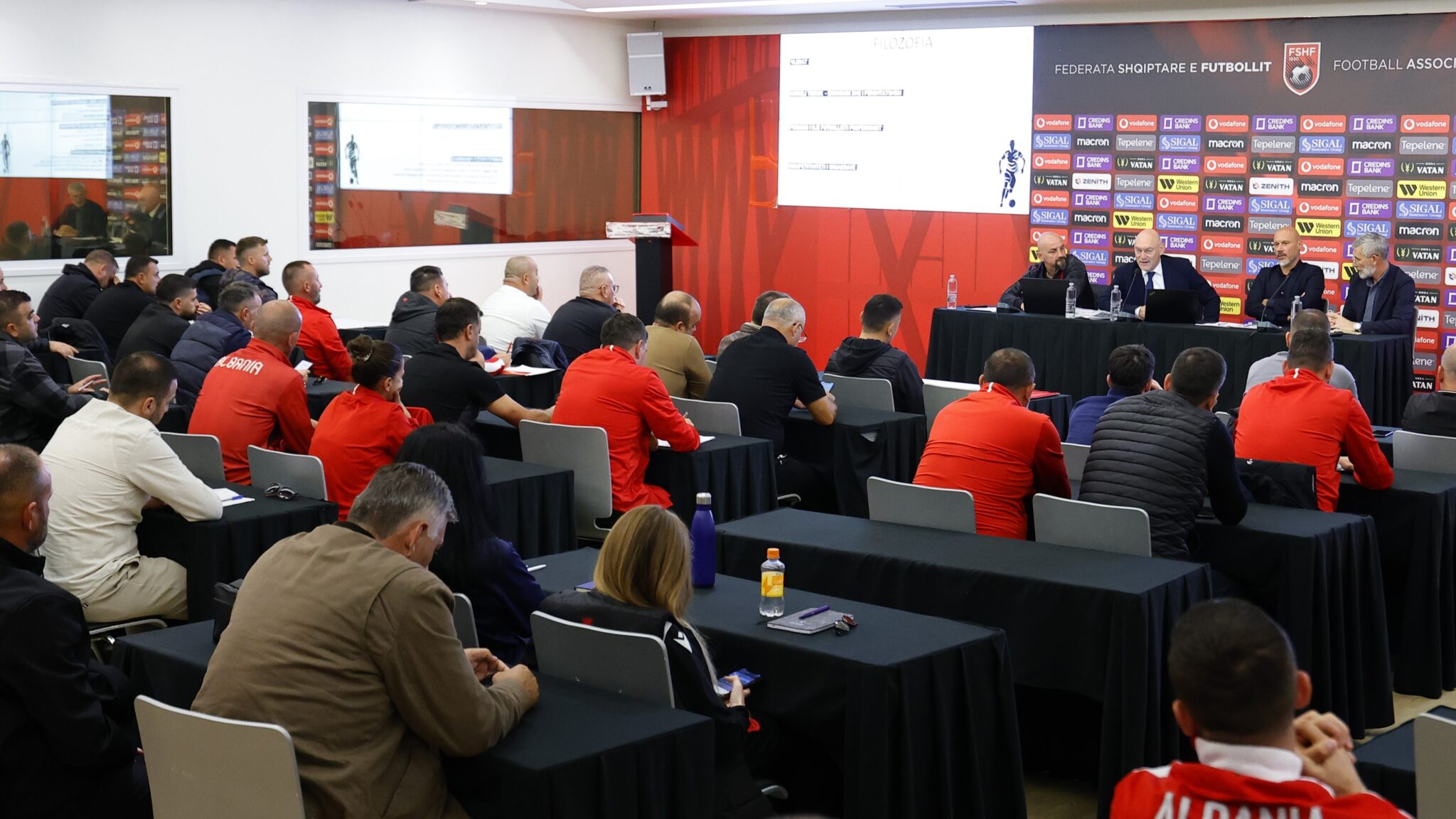 Drejtori i Akademisë së Juventusit, Sbravati mban seminar në “Shtëpinë e Futbollit”