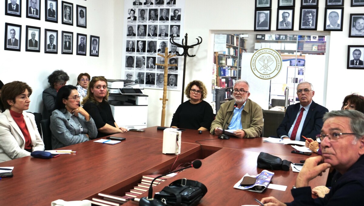 Drejtshkrimi i gjuhës shqipe, gjuhëtarët mblidhen në një tryezë shkencore