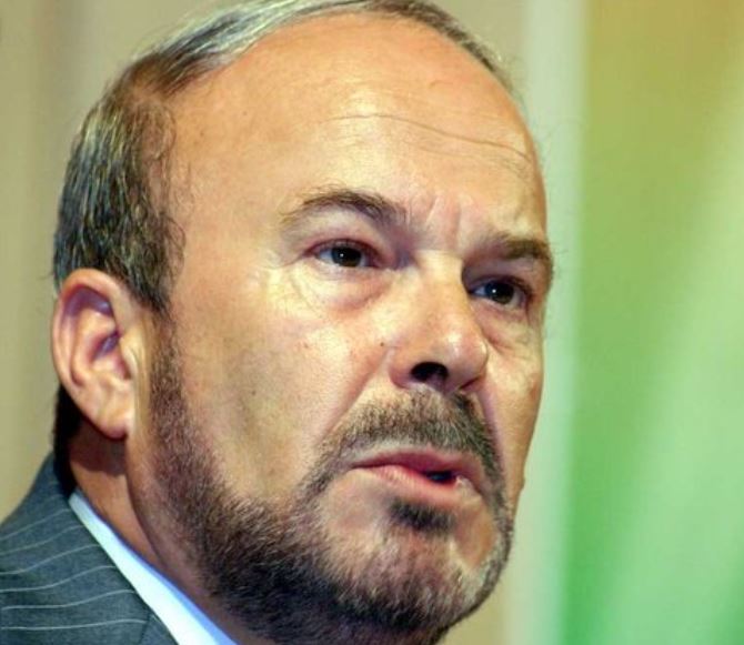 “Drejtues historik i PS”/ Ambasada italiane mesazh ngushëllimi për Nanon