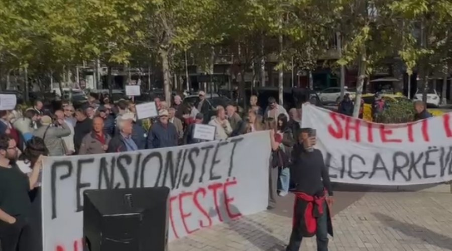 ‘Duam të drejtat tona’/ Minatorët e Spaçit zbarkojnë para Kuvendit, kërkojnë rritje të pensioneve dhe kushte të mira pune