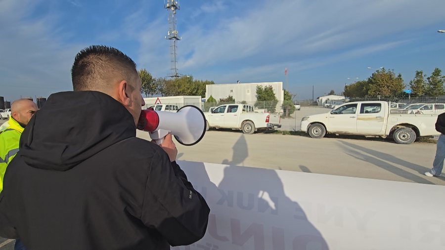 Duan paga dinjitoze, naftëtarët e Bankers futen në grevë urie