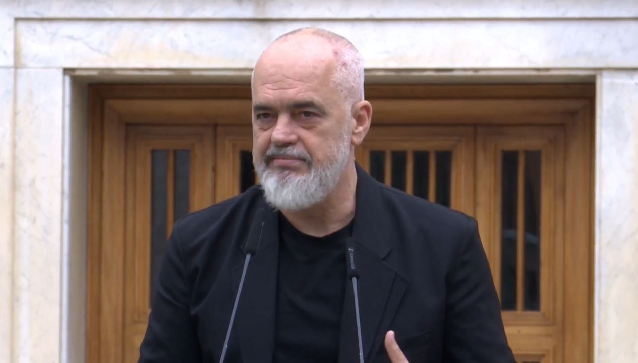 “Duhet të dorëzohemi me dinjitet para këtij fakti”, Rama batuta me studentët djem të Politeknikut: Mbështetja për gratë dhe vajzat, investimi më i vyer