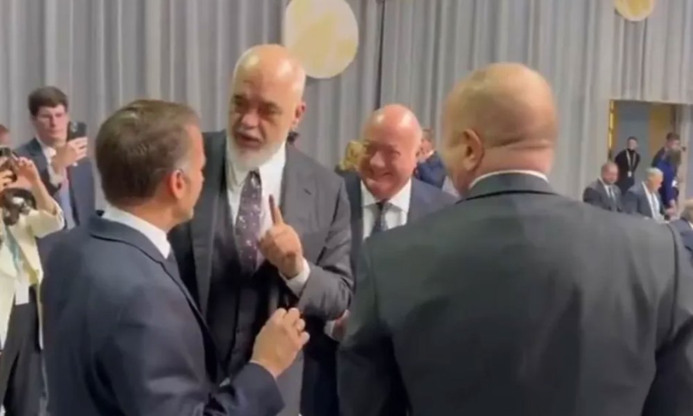 “Duhet të na kërkosh falje…”/ Mediat ruse i bëjnë jehonë ironisë të Ramës me Macron për “gafën” e Trump