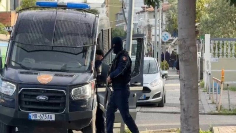 “Duhet të vdesin njerëz t’i zej paniku, kaq”/ Si Avdylajt vendosnin gjoba e terrorizonin Durrësin