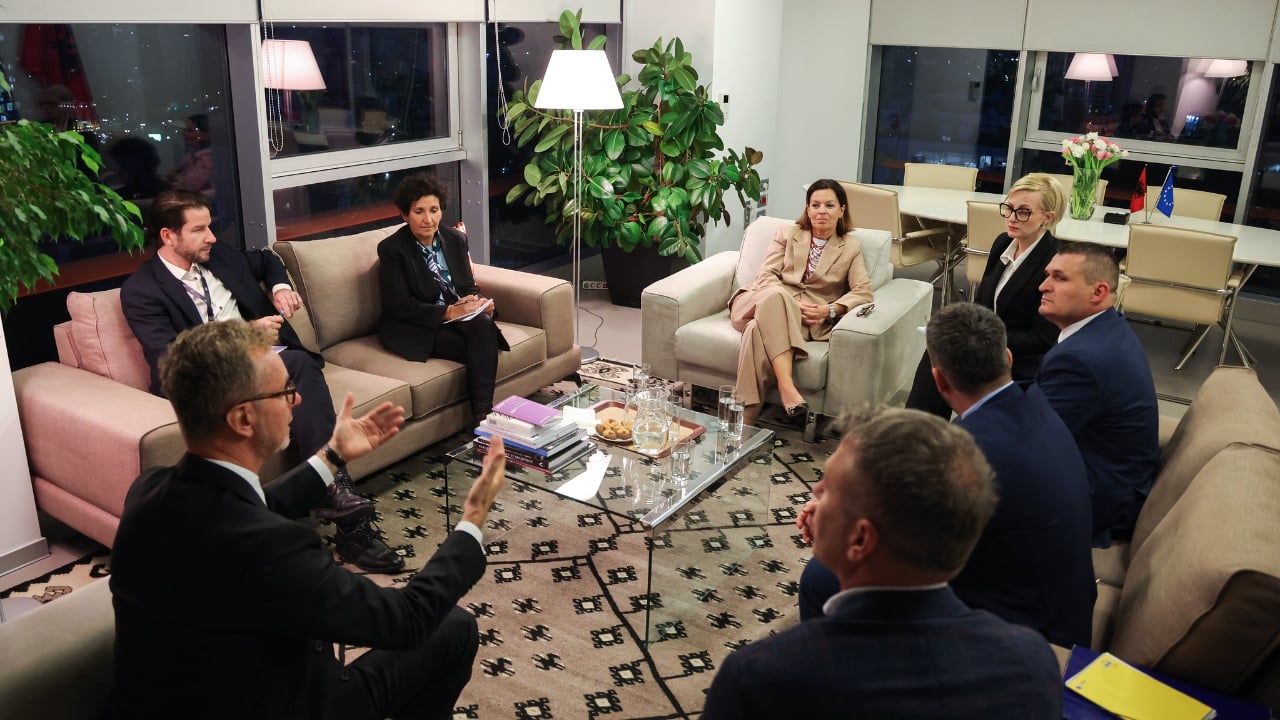 Dumani raporton në Bruksel/ Zyrtarja e BE-së në Tiranë: Do tregojë arritjet e mandatit të tij