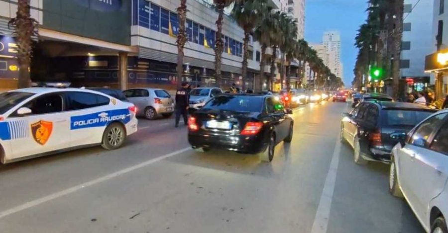 Durrës/ Aksident në rrugën ‘Taulantia’, makina përplas dy gra këmbësore