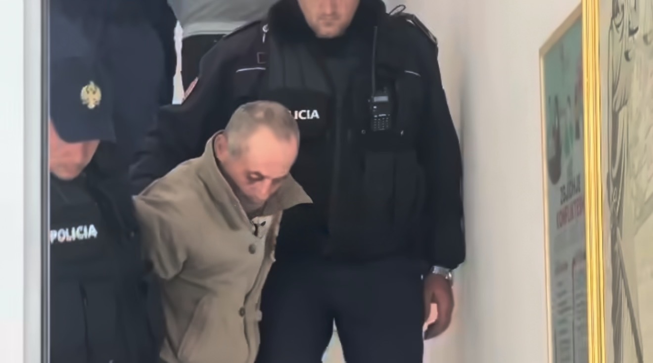 Dy vrasje, një plagosje dhe asnjë ditë burg — derisa vrau sërish, në mes të kalasë së Beratit