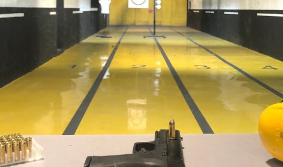 Dyshohet se vrau veten brenda poligonit në Tiranë, zbulohet identiteti i viktimës