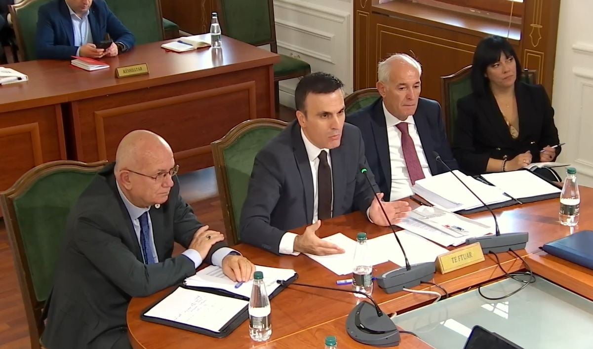 “E kemi kthyer hierarkinë me kokë poshtë”, kryeprokurori Çela me tone kritike te ‘Ligjet’: Prokurorët s’kuptojnë rolin e tyre, Gjykata hedh ‘benzinë’…