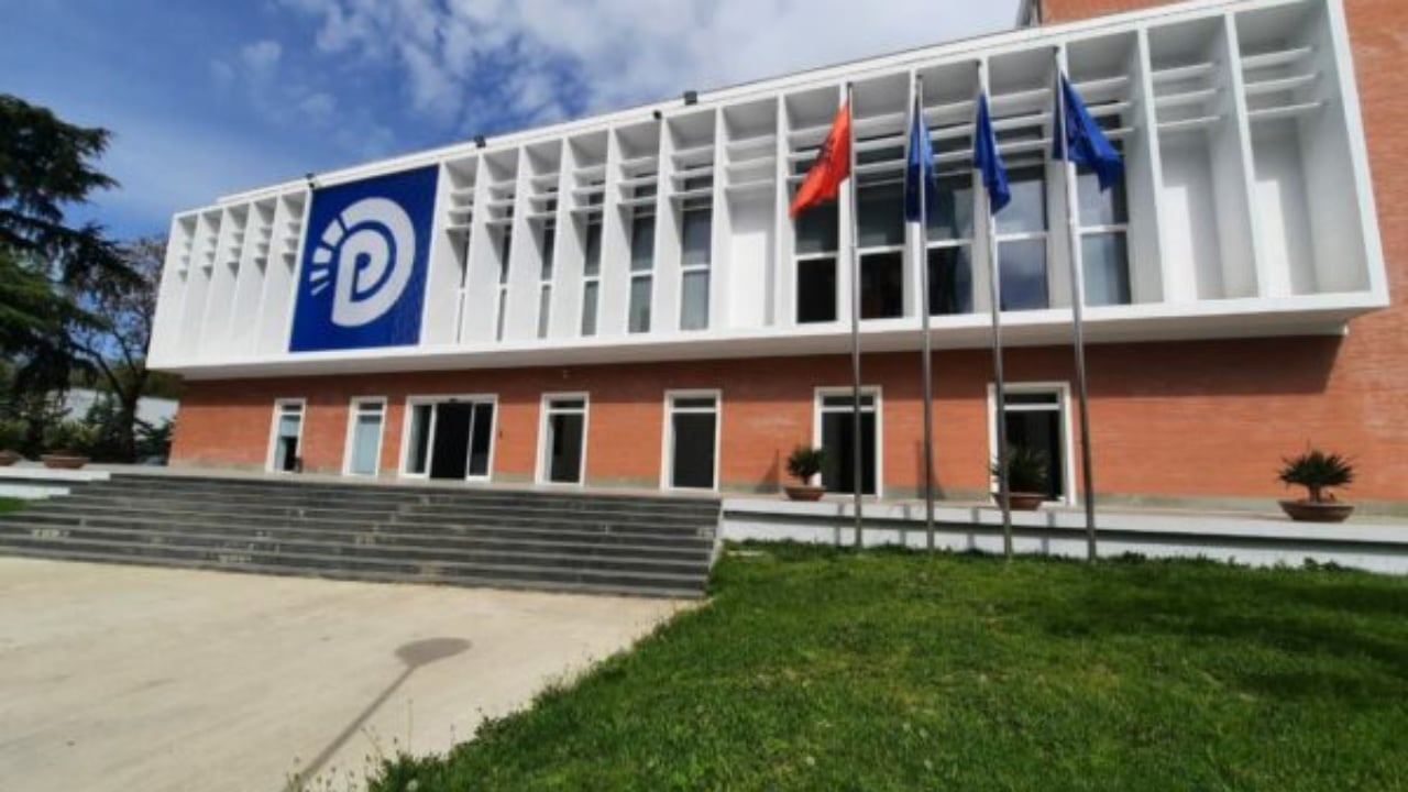 “E martë e zezë për Shqipërinë”/ PD reagon pas katër ngjarjeve të rënda: Tregojnë gjendjen e terrorit ku është zhytur vendi