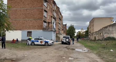 E rëndë në Korçë, 14-vjeçarja hidhet nga kati i tretë dhe shpëton mrekullisht, dyshime se bullizohej!